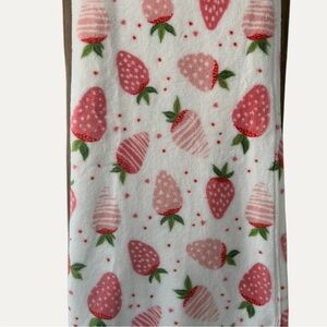 Charming Strawberry Patterned Throw Blanket